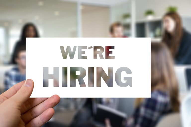 découvrez les meilleures opportunités de jobs d'été pour acquérir de l'expérience tout en profitant de la saison estivale. que vous soyez étudiant ou en reconversion professionnelle, trouvez le poste qui vous correspond et dynamisez votre été !